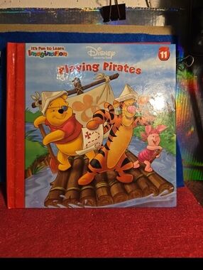 041326 2003 Disney Winnie The Pooh . Playing piŕates. Children’s Kids Book. Blac